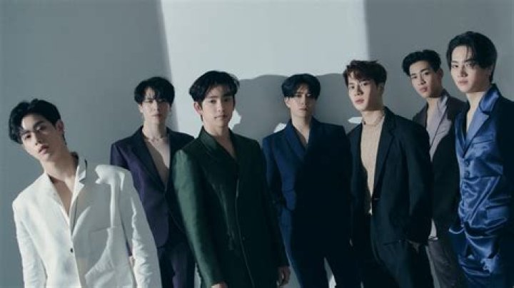 GOT7 Hits Up A Gallery In &lsquo;Look&rsquo; Video