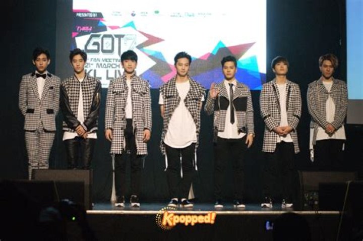 GOT7 Shows Off Epic Dance Moves In &lsquo;Look&rsquo; Video
